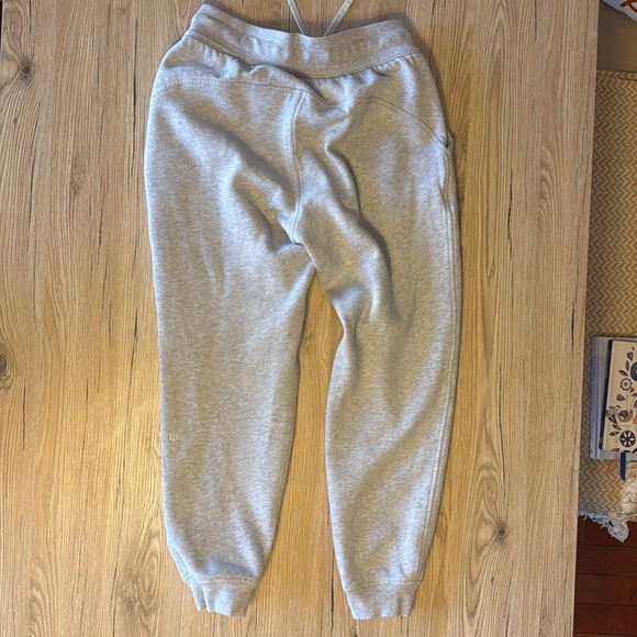 Lululemon Scuba High Rise Joggers - Picture 2 of 4